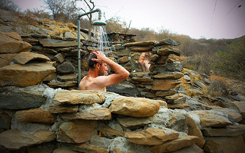 Outdoordusche am Campingplatz